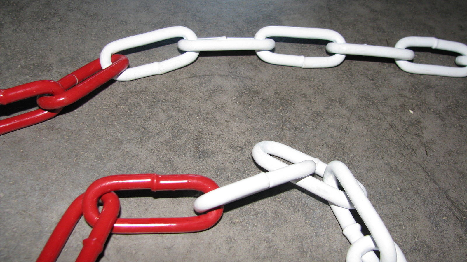 Absperrkette aus Stahl, rot-weiß beschichtet, Meterware bis zu 30 m am Stück